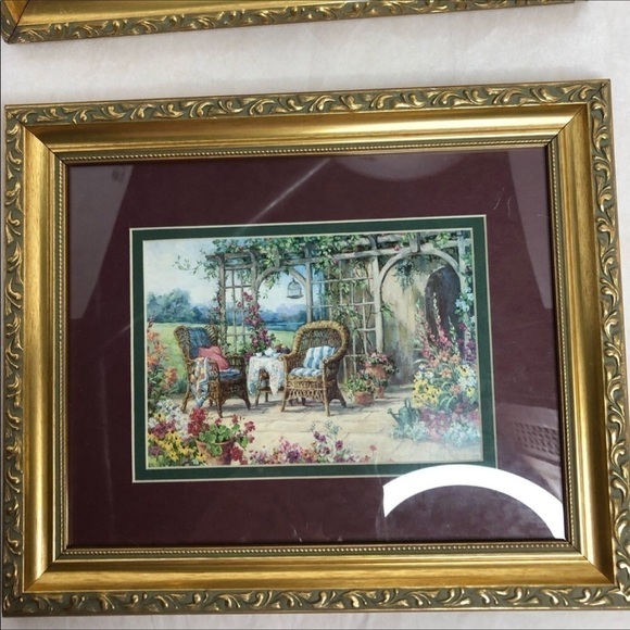 Floral framed art outside seaside cottage - Picture 4 of 6